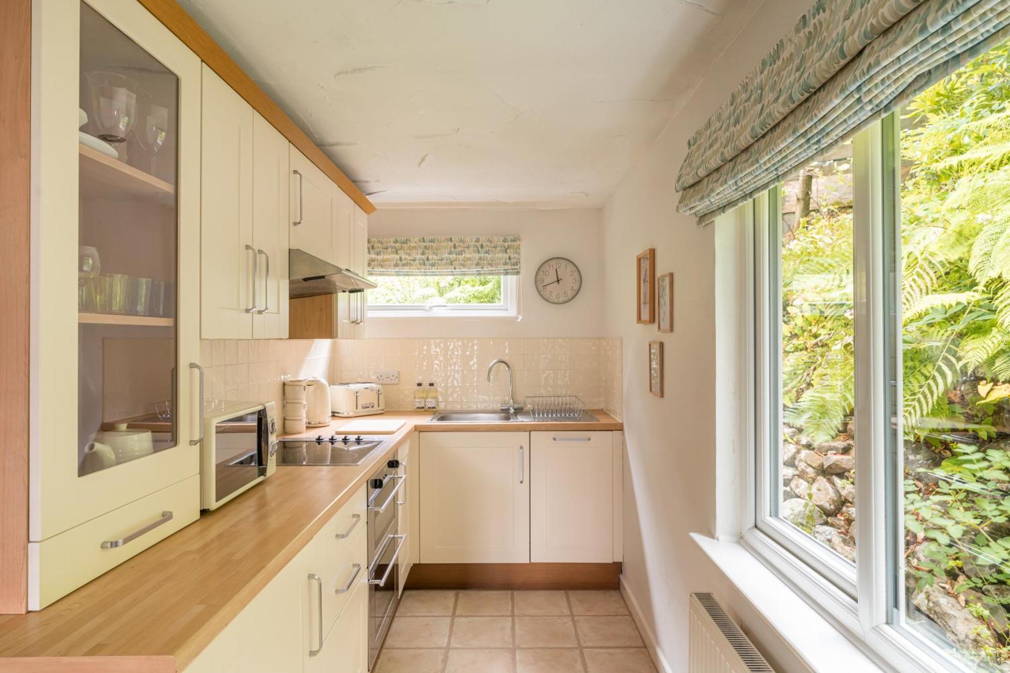 Squirrel Bank, With A Hot Tub & Parking Villa Bowness-on-Windermere Ngoại thất bức ảnh