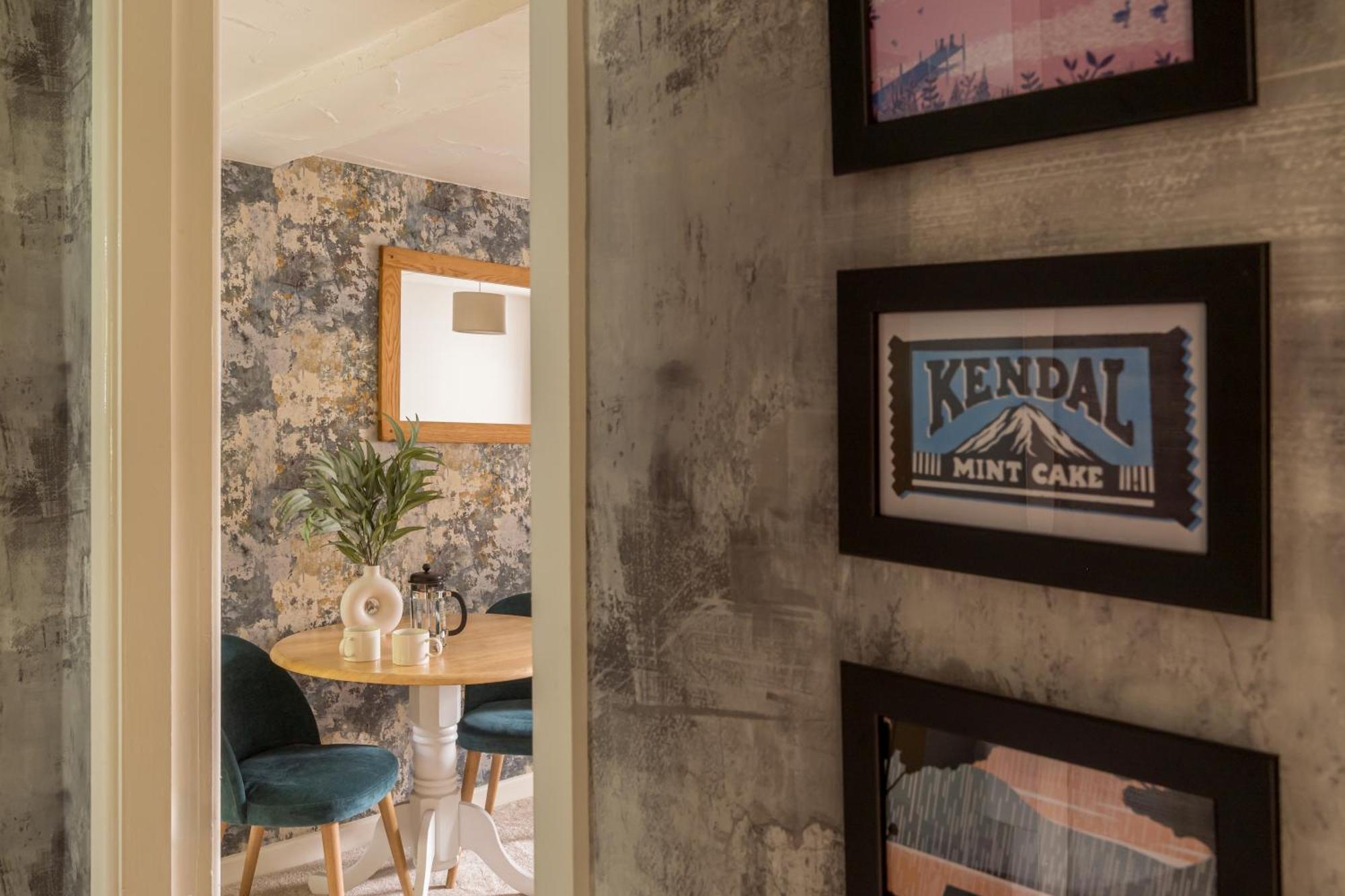 Squirrel Bank, With A Hot Tub & Parking Villa Bowness-on-Windermere Ngoại thất bức ảnh